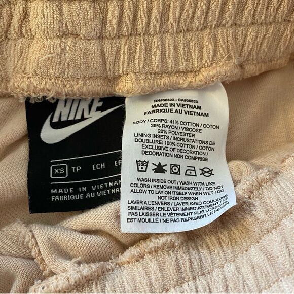 Nike- Sportswear Retro Femme Shorts - Picture 8 of 9